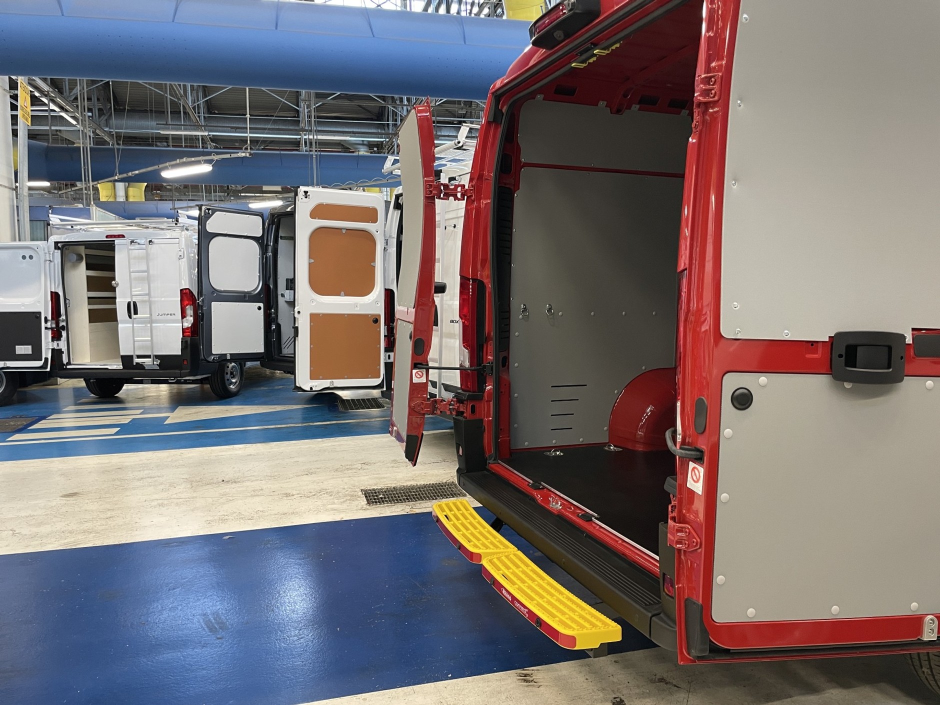 Centrum konwersji i personalizacji aut dostawczych koncernu Stellantis (CustomFit)