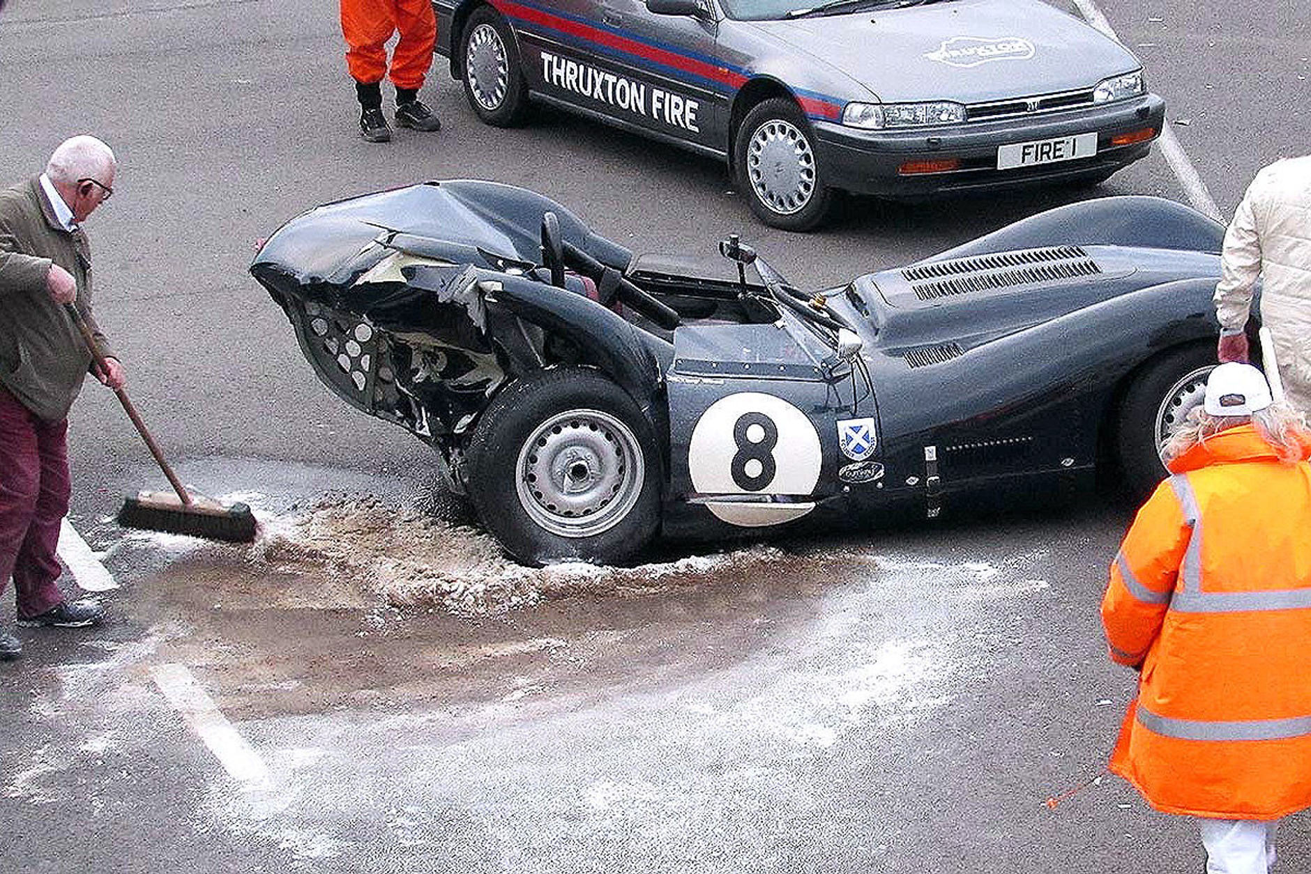 Crash Mercedesa 300 SLS z Jaguarem