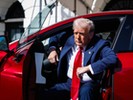 Ustawka pod Białym Domem. Donald Trump pomaga ratować Teslę