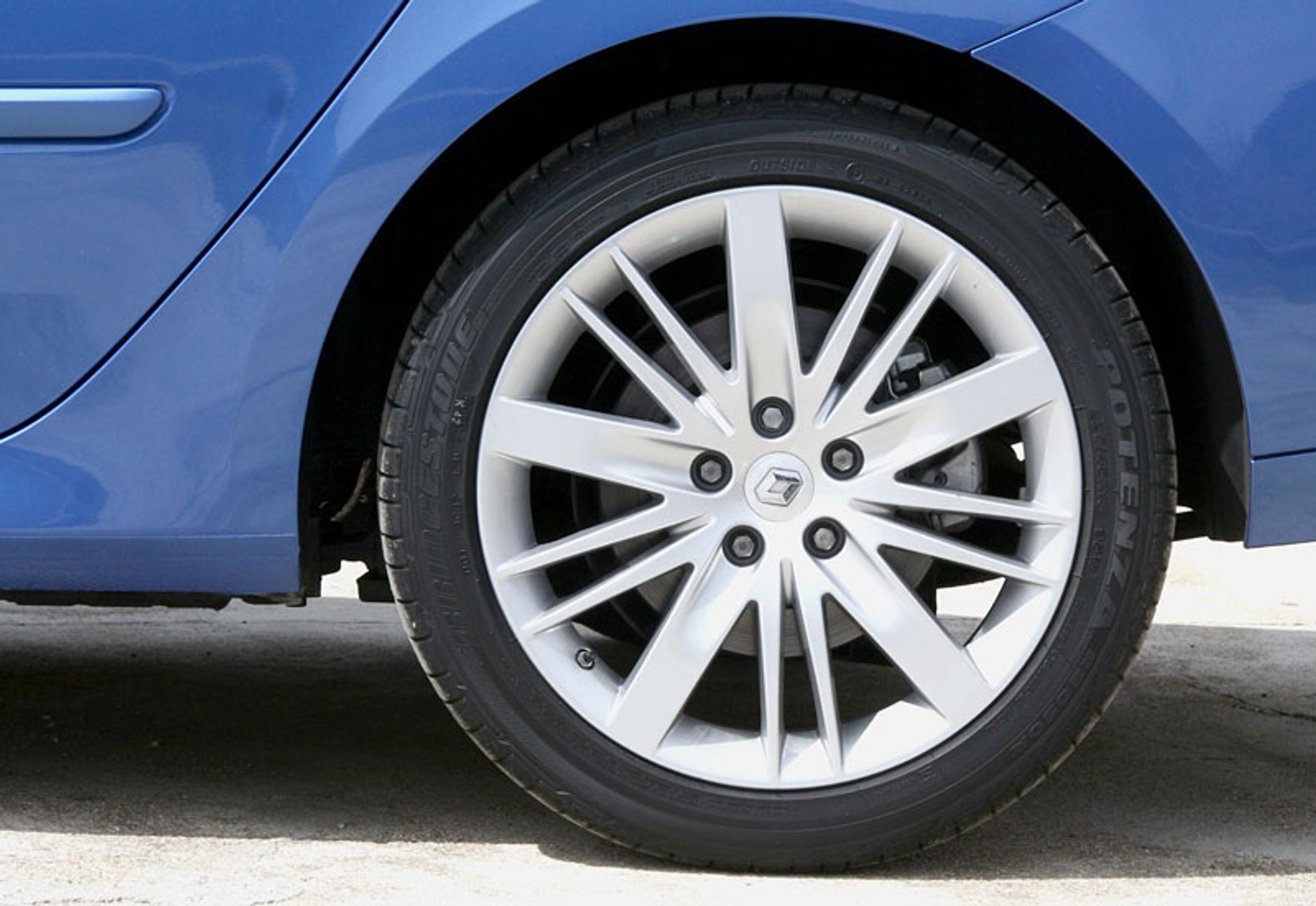 Renault: pierwsze wrażenia z jazdy Laguną GT