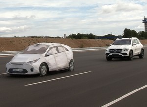 Euro NCAP ocenił działanie asystentów jazdy - jak wypadł m.in. Autopilot Tesli?