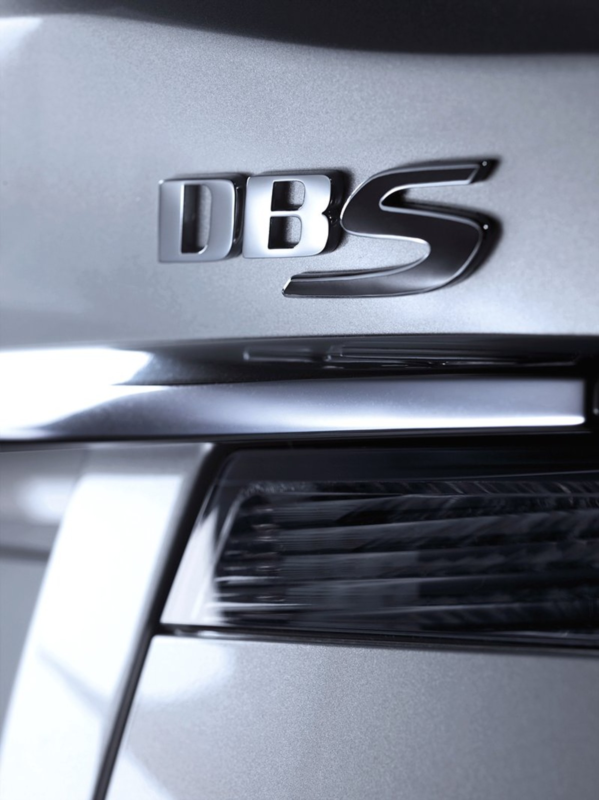 Nowy Aston Martin DBS w Pradze: oficjalne informacje i zdjęcia