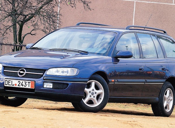 Opel Omega (1994-99) – do perfekcji daleko - z archiwum Auto Świata