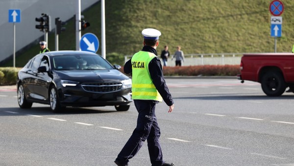 Ograniczenia prędkości w Polsce. Pułapki, trudne przepisy i wyjątki. Mamy całą listę