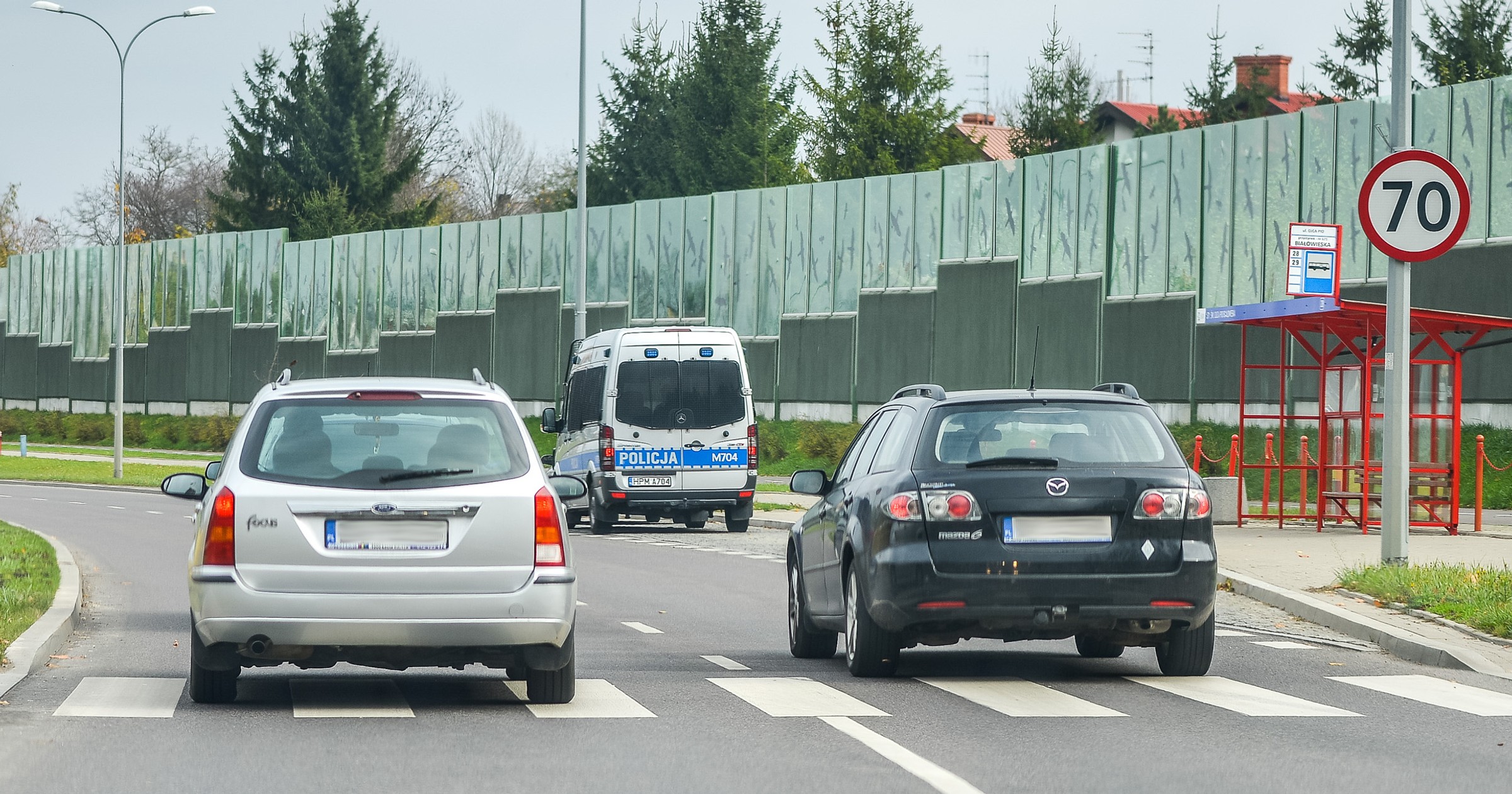 Wyprzedzanie na przejściu dla pieszych - zdj. ilustracyjne