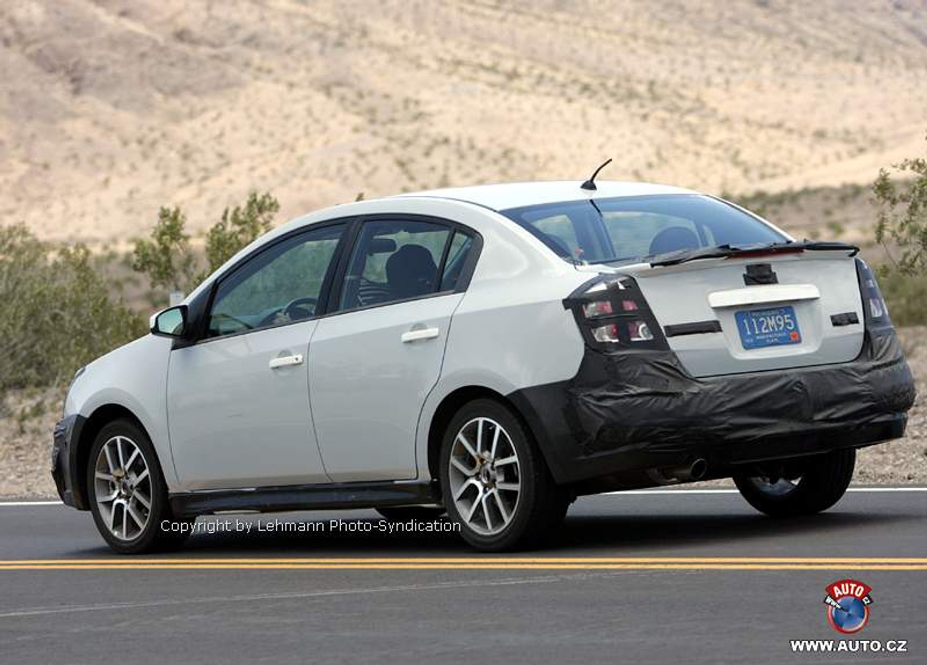 Spy Photos: Nissan Sentra SE-R