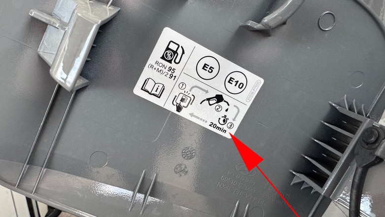 Naklejka pod klapką paliwa Hyundai Tucson PHEV