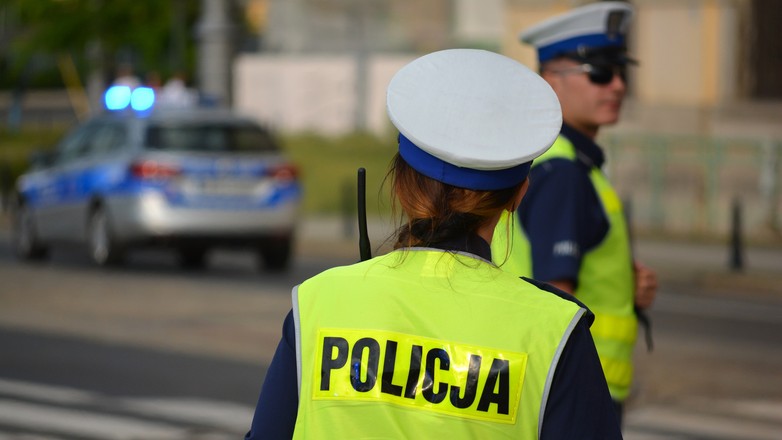 Policjanci zabezpieczający miejsce wypadku