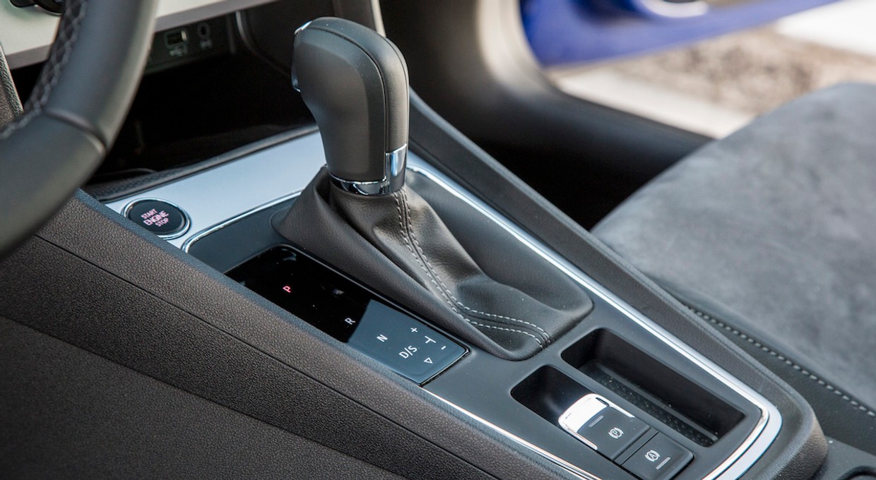 Masz używane albo nowe auto z automatyczną dwusprzęgłową skrzynią biegów? Przeczytaj, zanim pojawią się kłopoty