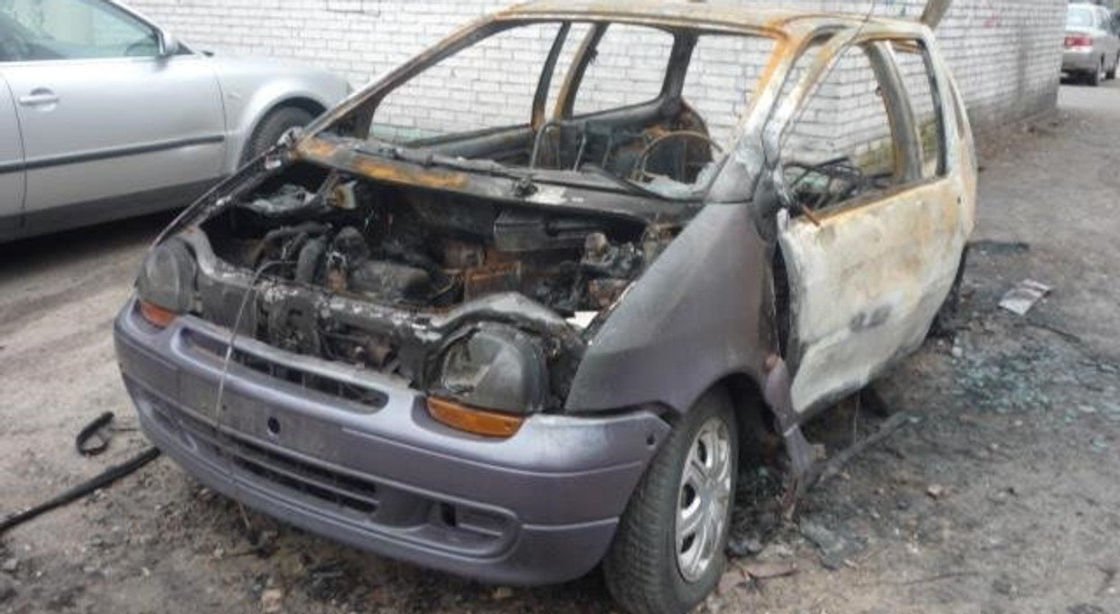 W polskich miastach przybywa wraków. Jak się ich pozbyć?