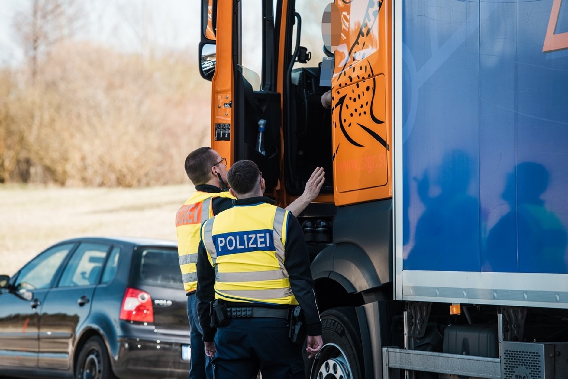 Kontrola ciężarówki przez niemiecką policję