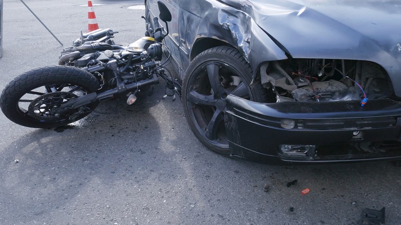 Wypadek z udziałem motocyklisty