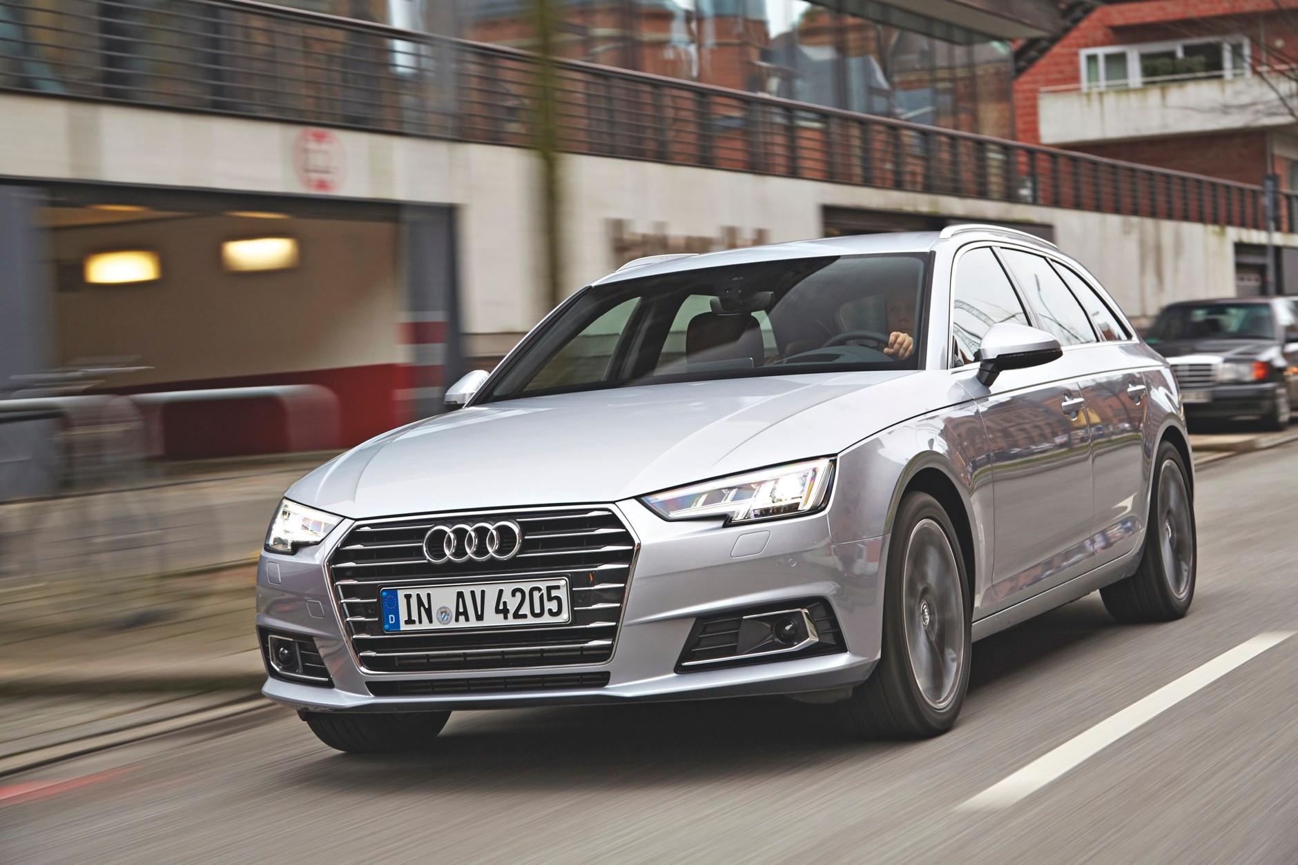 Benzynowe kombi z klasą - Audi A4 Avant 2.0 TFSI i Mercedes C 200 T