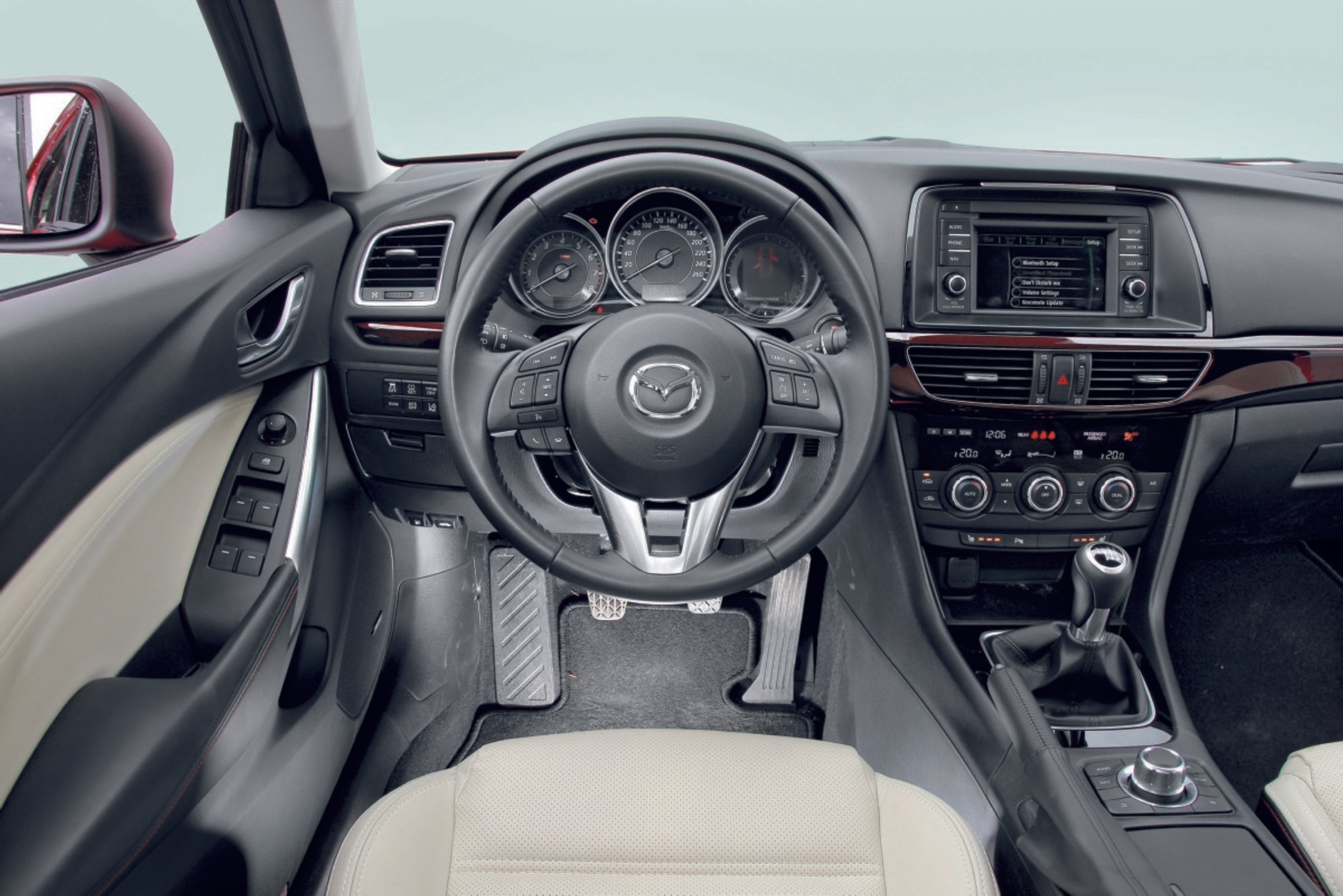 Mazda 6 2.0 Skyactiv-G, kokpit