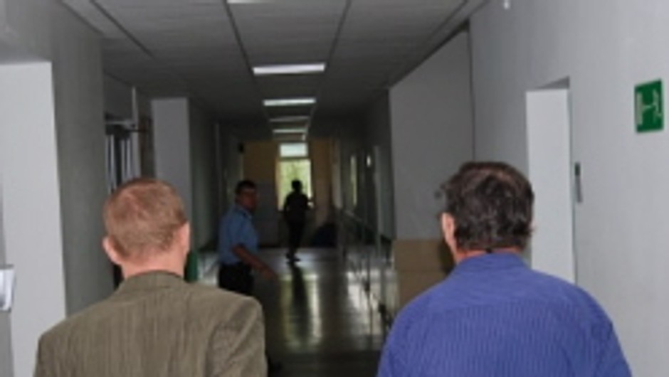 Pijani kierowcy uciekając zdemolowali radiowozy