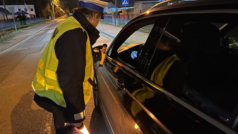 policja, kontrola trzeźwości, noc