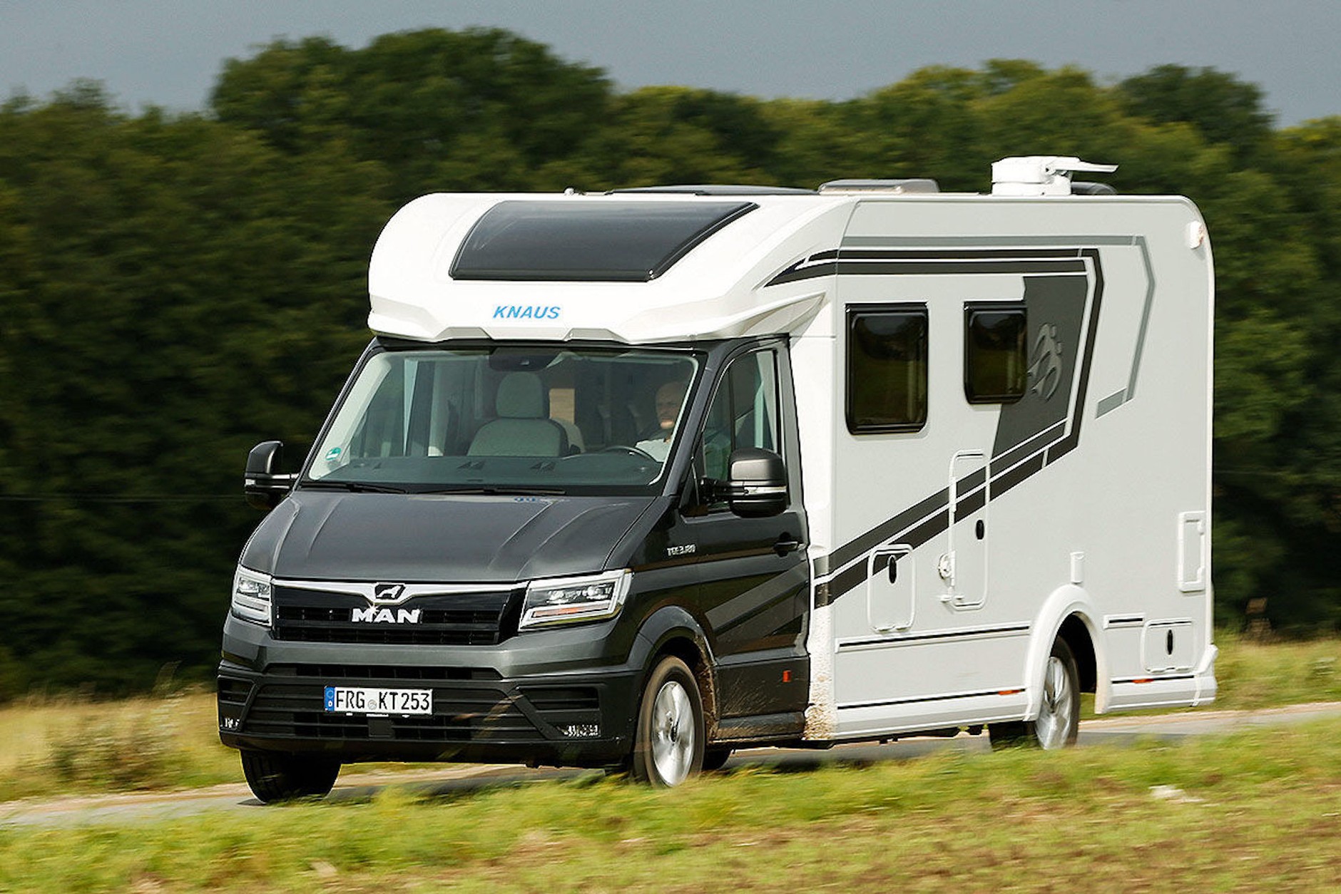 Dwa kampery 4x4: Hymer i Knaus