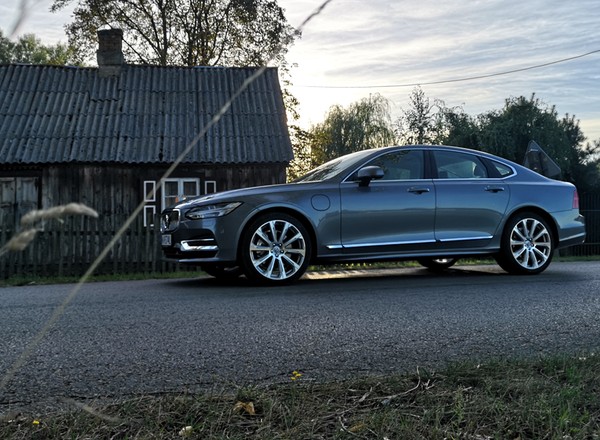 Volvo S90 2.0 T8 AWD Plug-in Hybrid Inscription – dwa litry z prądem