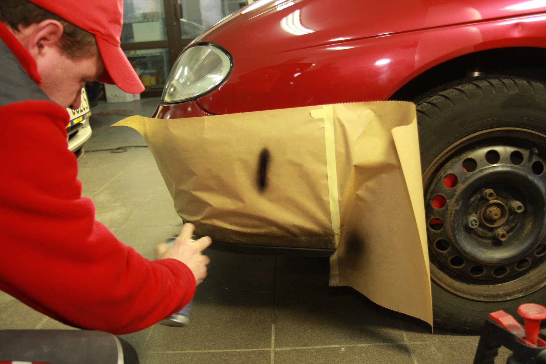 Renowacja czarnych listew i zderzaków w aucie