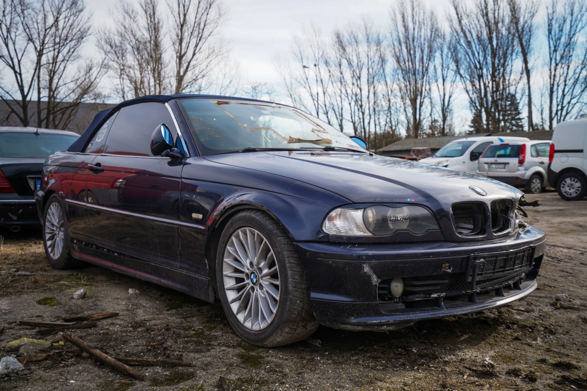 Porzucone samochody wystawione na sprzedaż przez miasto