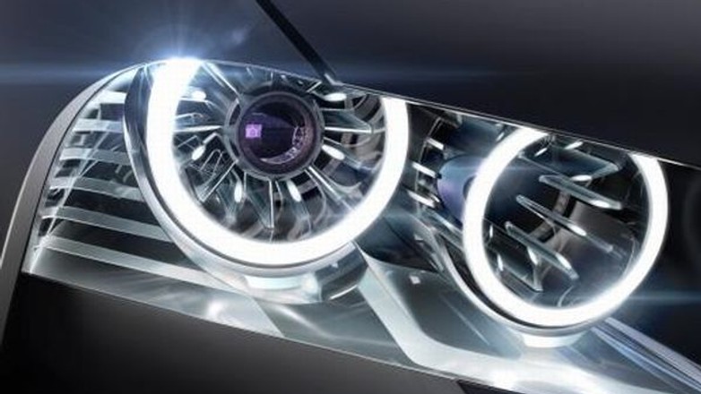 Światła w technologii laserowej