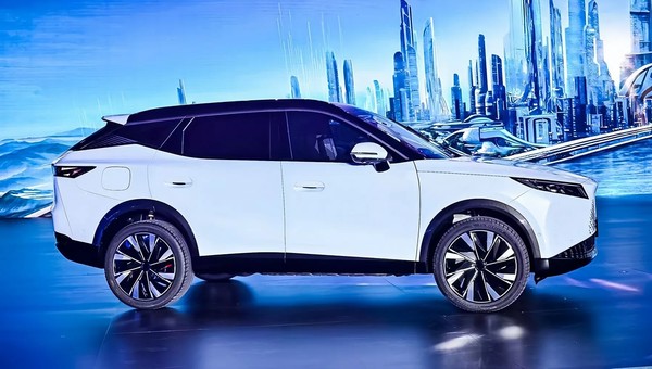 Tańsza niż Toyota RAV4, ale czy gorsza? Omoda 7 szykuje się do debiutu w Polsce