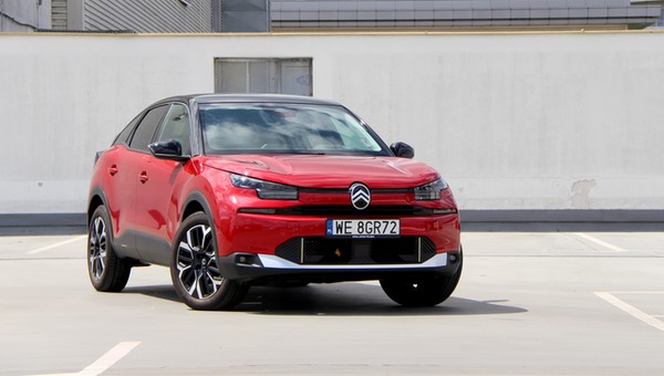 Nowy Citroen C4 Hybrid kosztuje od 103 tys. zł. Okazja czy niekoniecznie?