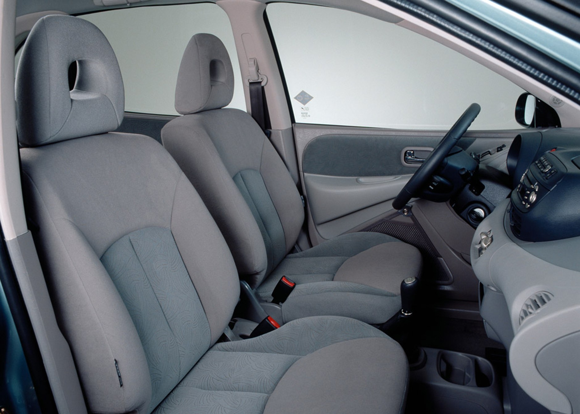 Nissan Almera Tino: zakup wysokiego ryzyka