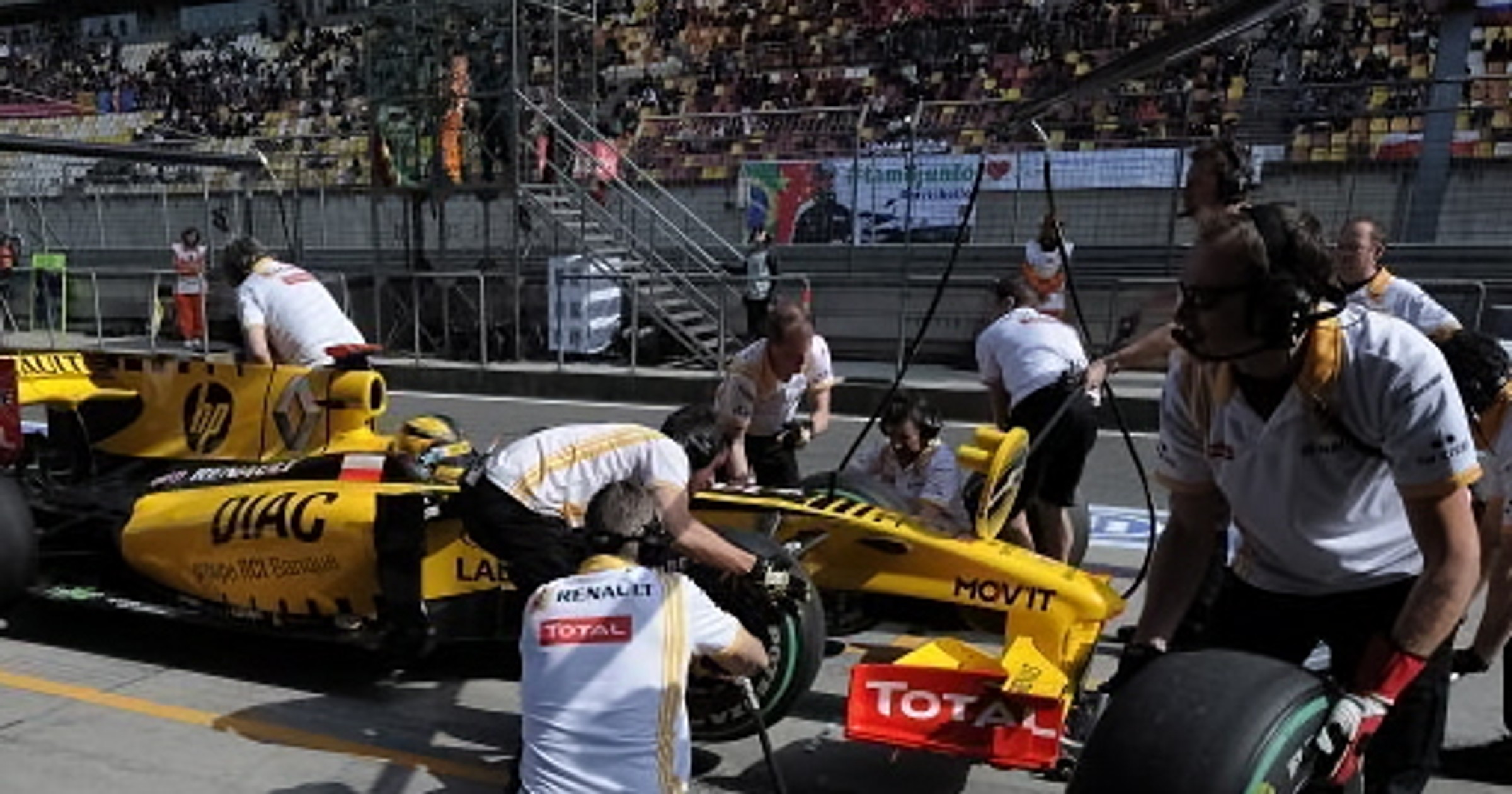 Grand Prix Hiszpanii 2010: McLareny na czele, Robert Kubica siódmy (1. trening)
