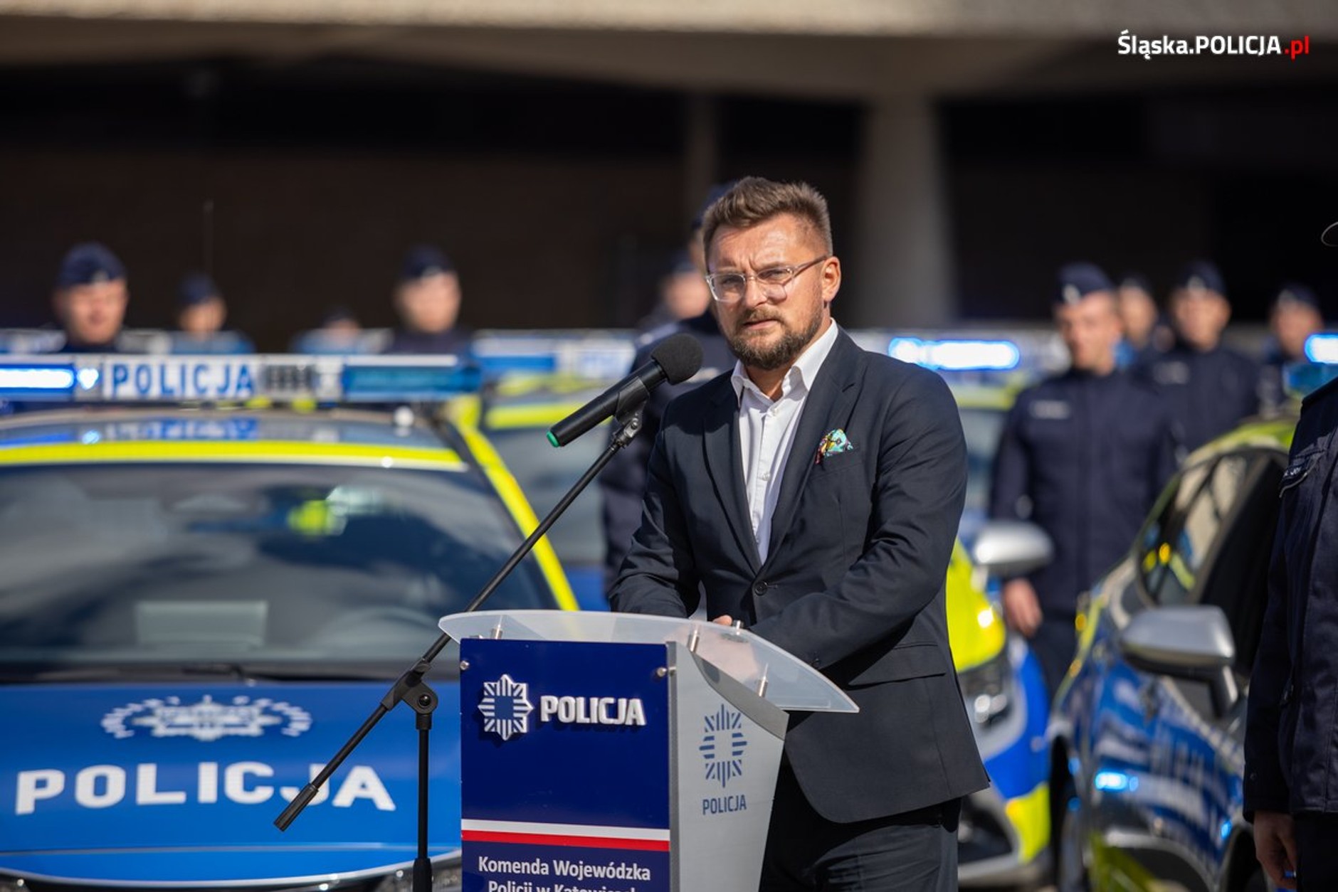 Policjanci ze Śląska dostali nowe radiowozy. Są hybrydowe