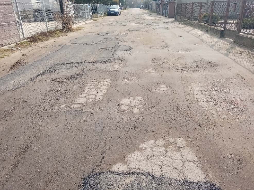 Naprawa dziurawej drogi w Poznaniu