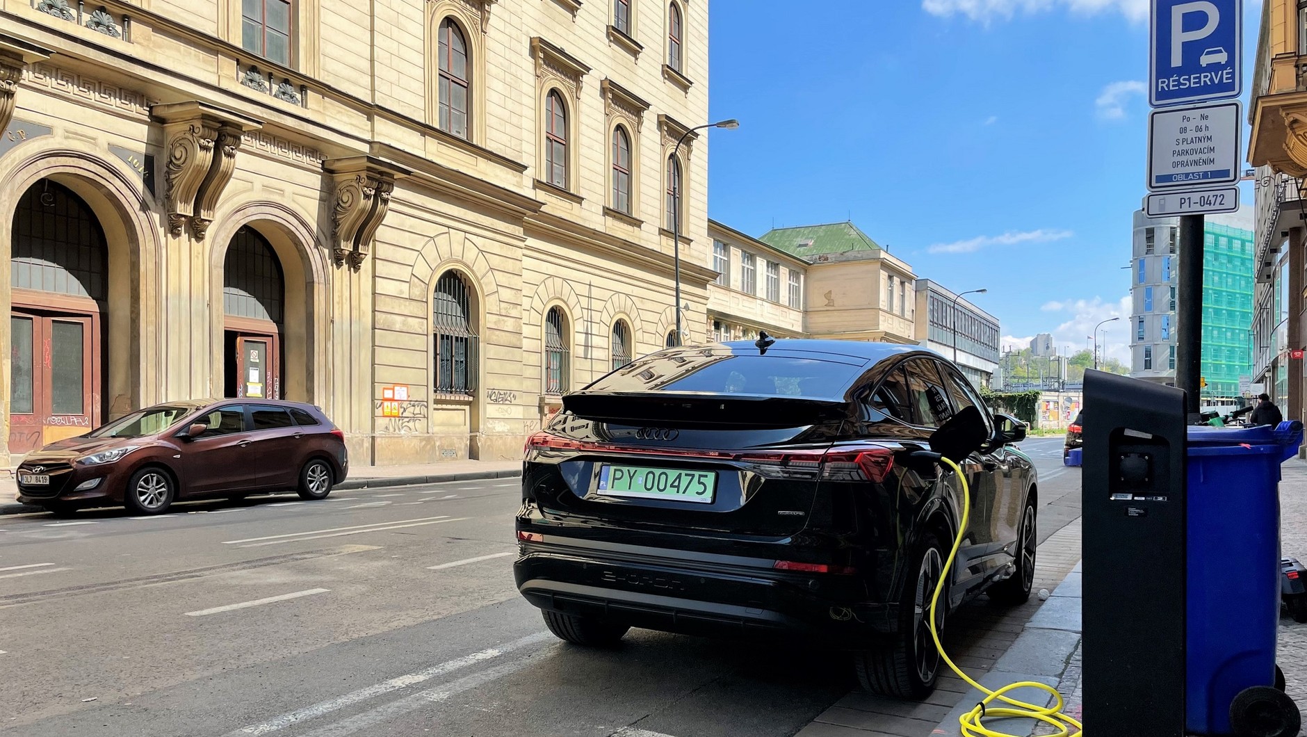 Dłuższe ładowanie w trakcie zwiedzania czeskiej Pragi