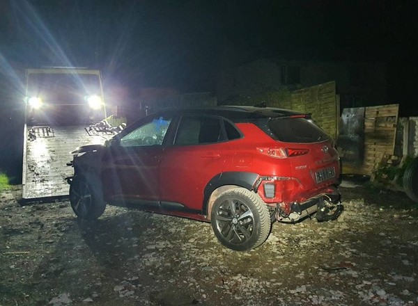 Rozbierał auto z Niemiec w dziupli w Wołominie. Zaskoczyła go policja