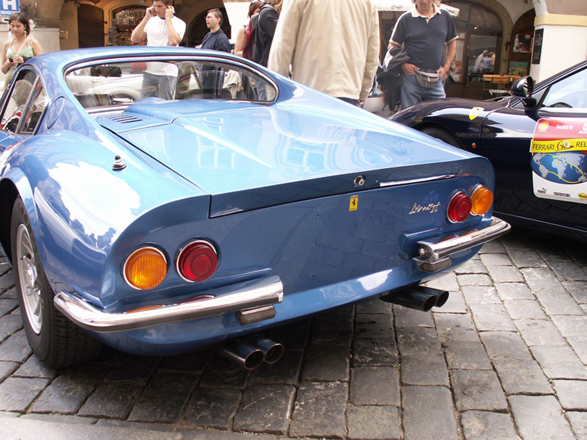 Pięćdziesiąt aut Ferrari: światowa sztafeta w Pradze!