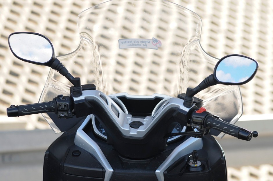 Kawasaki J300