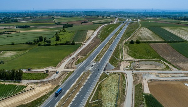 GDDKiA otworzyła obie jezdnie na drodze S7. Wkrótce otwarte zostaną też dwa węzły