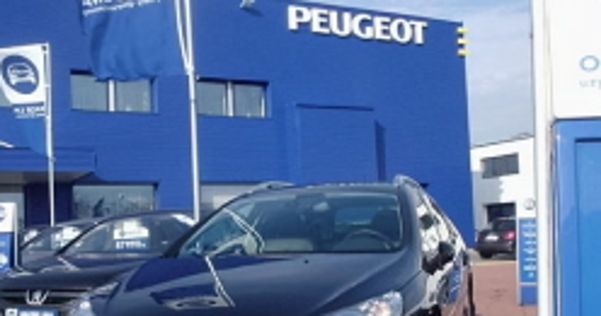 Peugeot: przełom jesieni i zimy - najtrudniejszy okres dla kierowców i samochodu