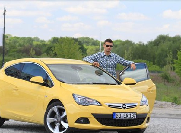 Maciek testuje Astrę GTC