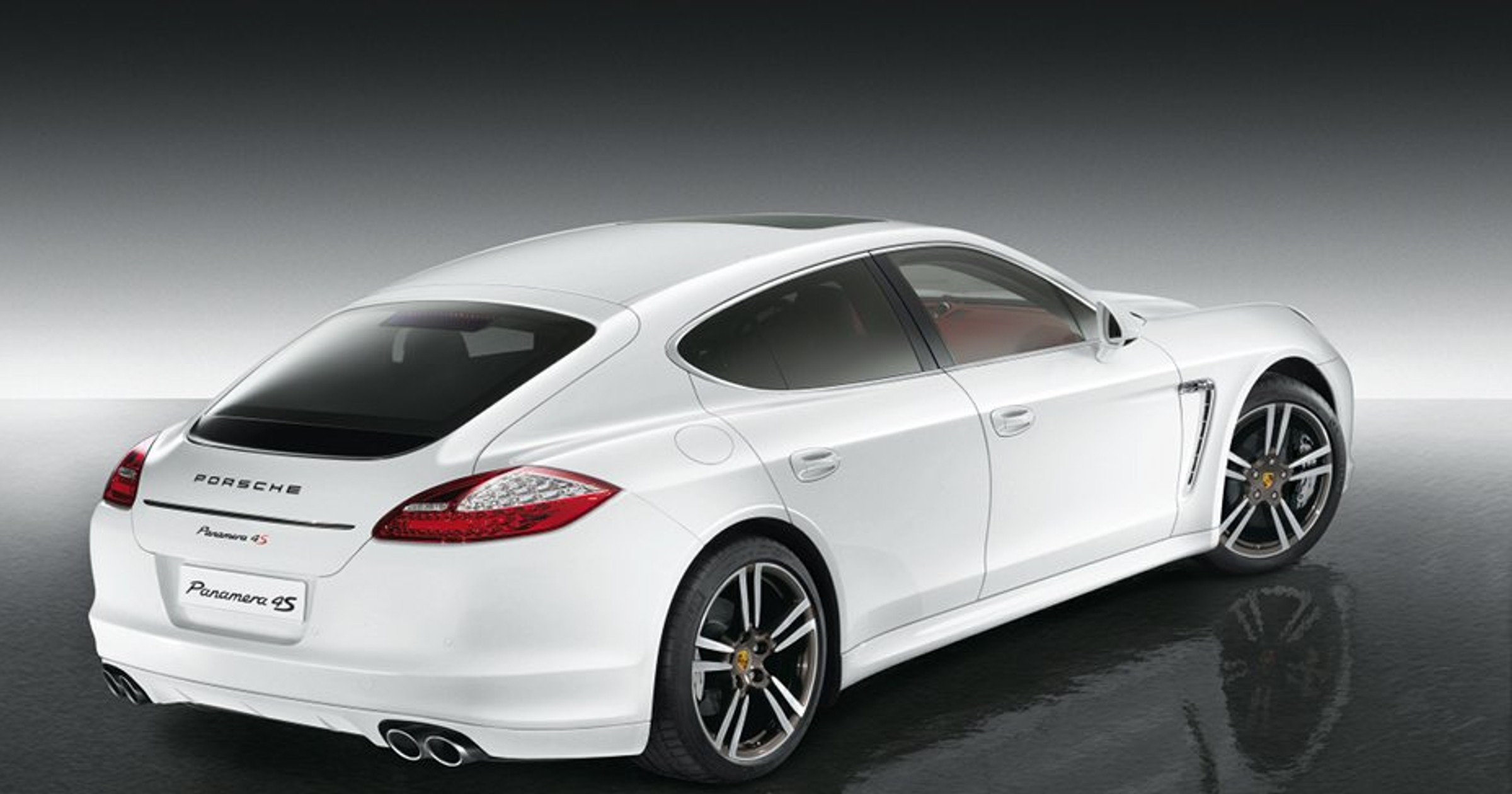 Porsche Panamera 4S Exclusive Middle East Edition