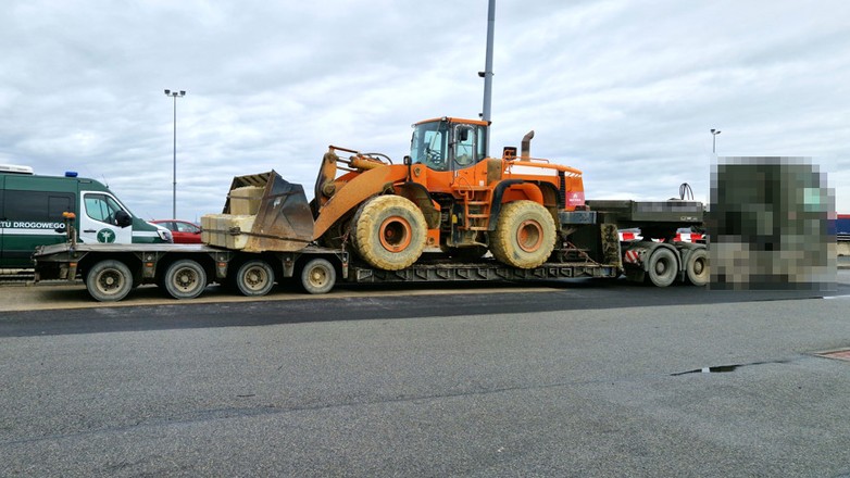 Kontrola transportu budowalnej ładowarki