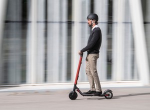 W tym mieście za jazdę elektryczną hulajnogą po chodniku będzie grozić kara więzienia
