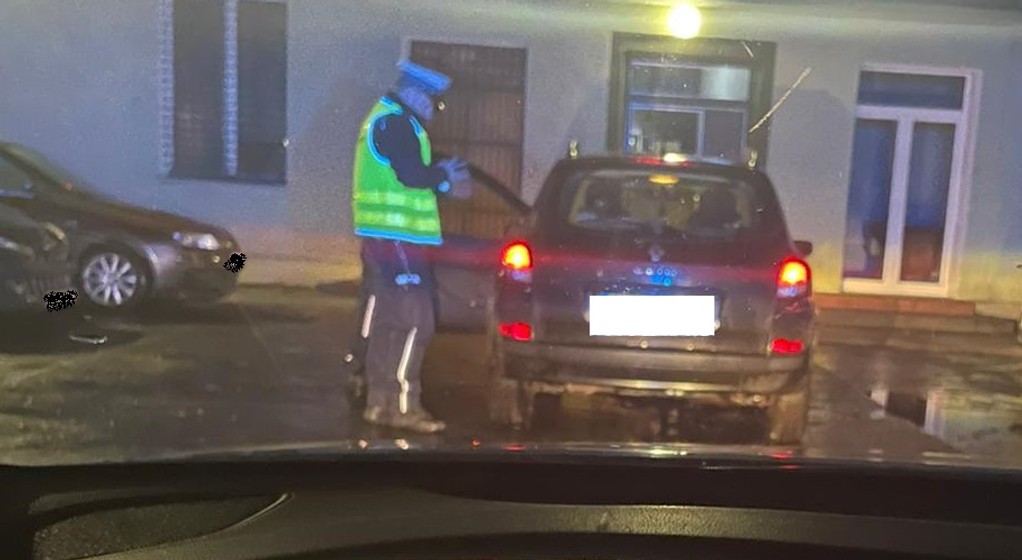 19-latek w Renault Clio próbował uciekać przed policją