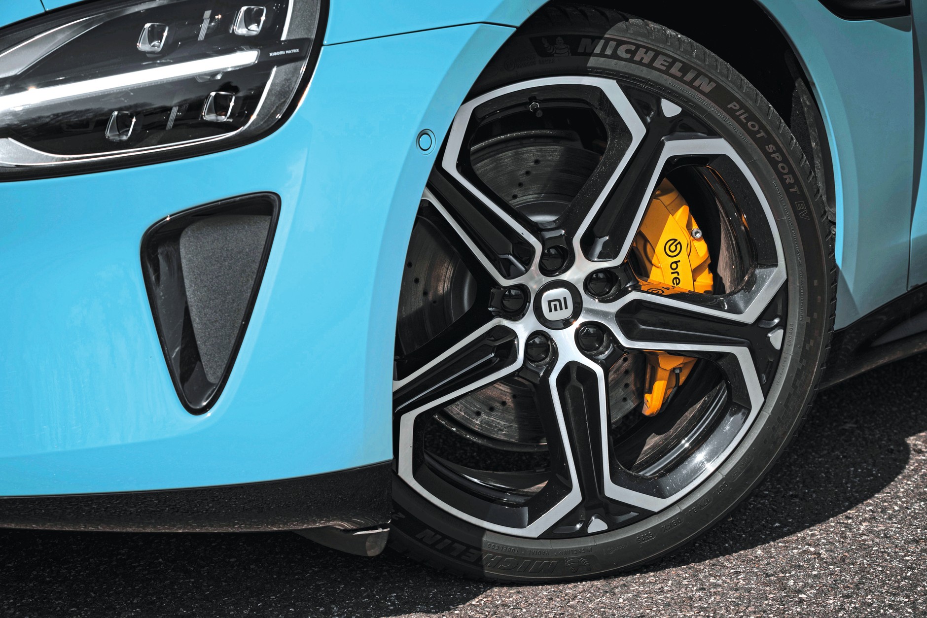 Xiaomi SU7: jak jeździ Taycan za pół ceny?