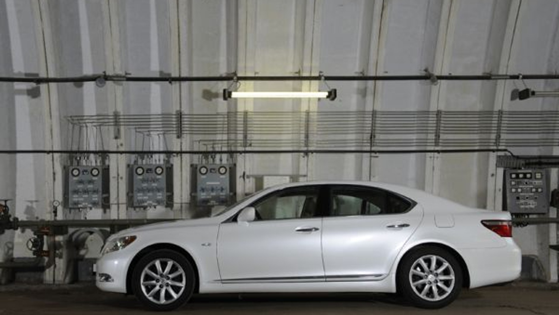 Lexus w "TG"