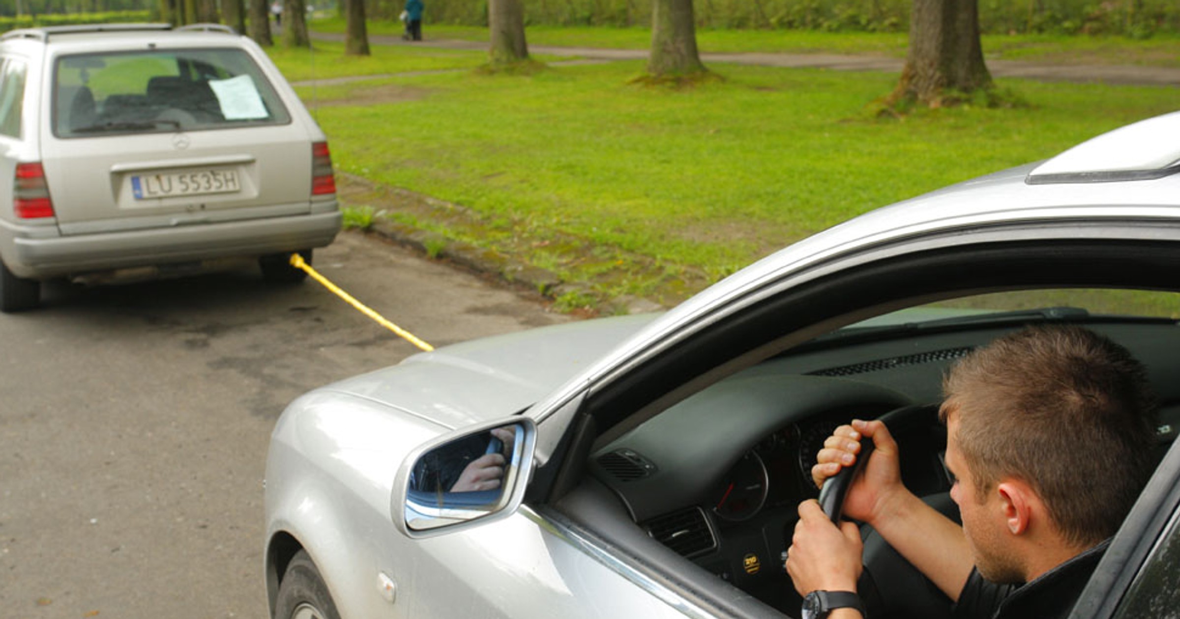 Jak holować auto? Sama linka to za mało!