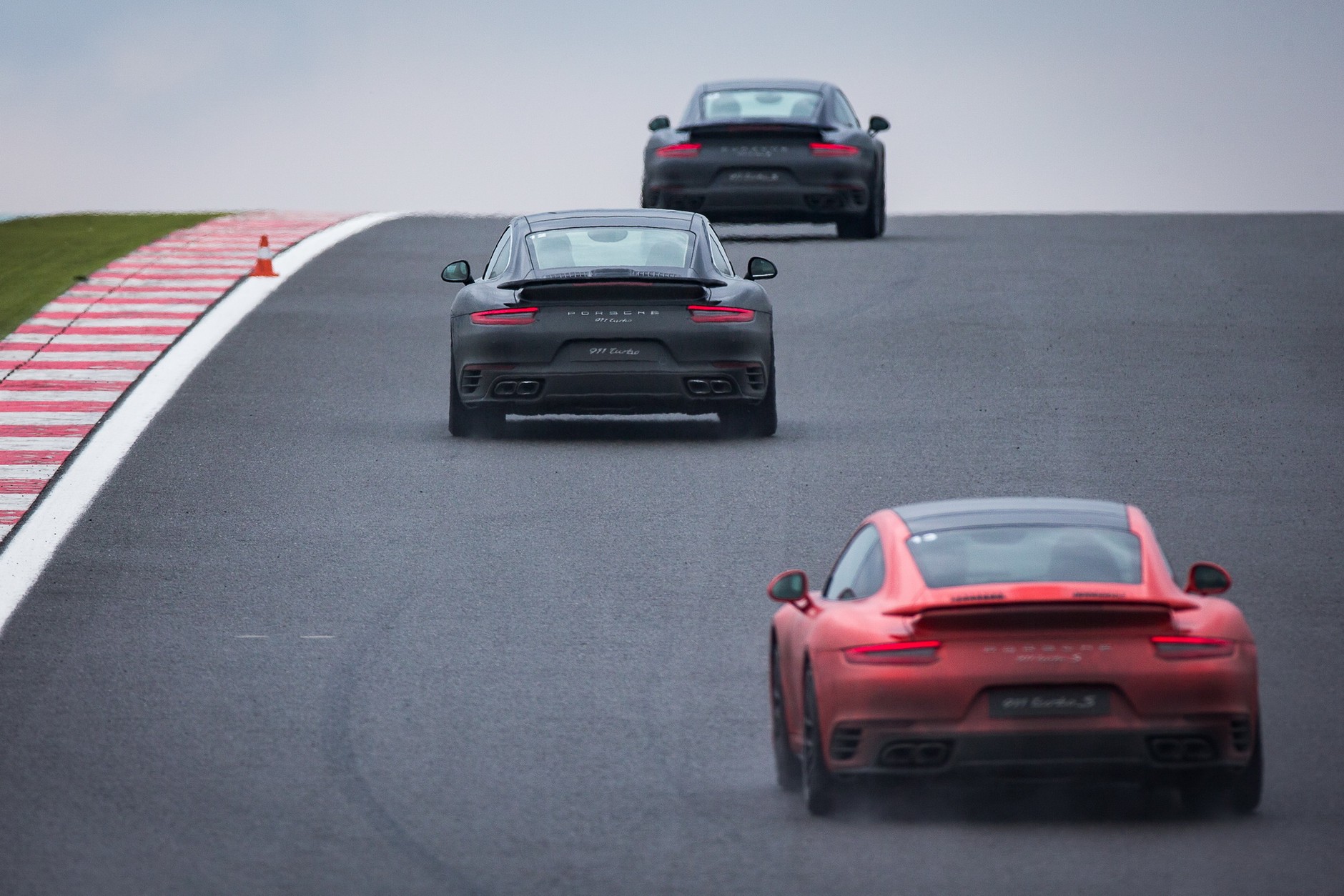 Porsche Carrera S i Turbo S na torze Istanbul Park