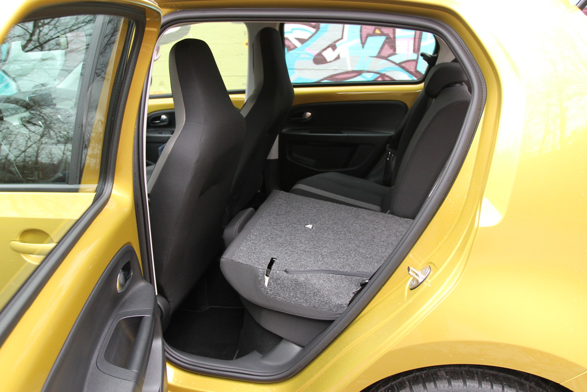 Volkswagen high up!1.0 MPI 75 KM wersja 5-drzwiowa