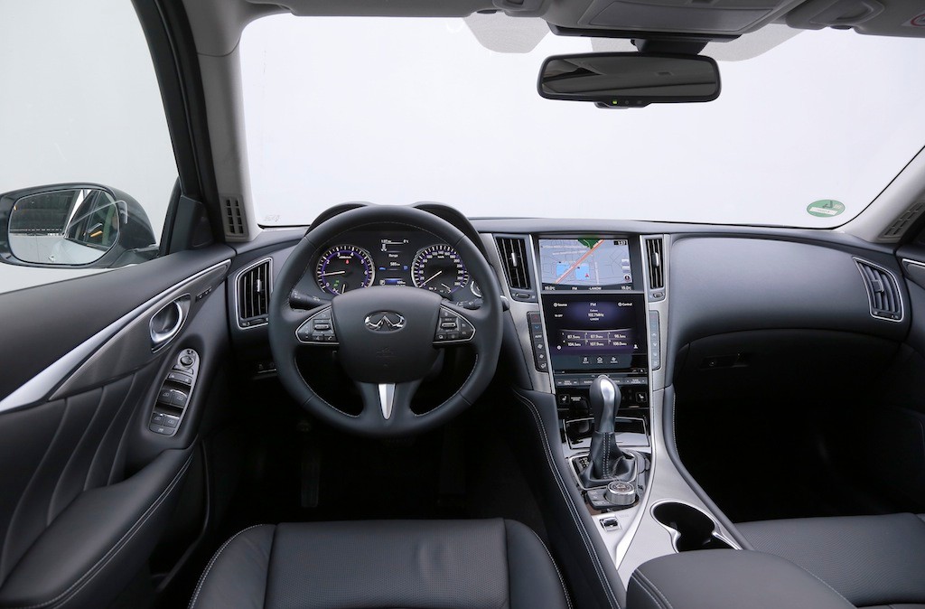 Test Infiniti Q50 2.2d