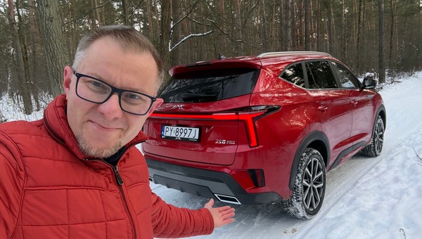 Jeździłem flagowym SUV-em marki JAC. Czy 7-osobowy JS8 Pro jest lepszy od europejskich konkurentów?