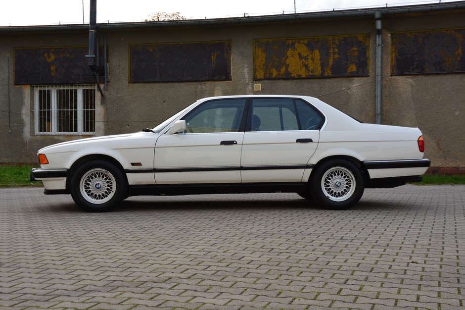 BMW 740i E32